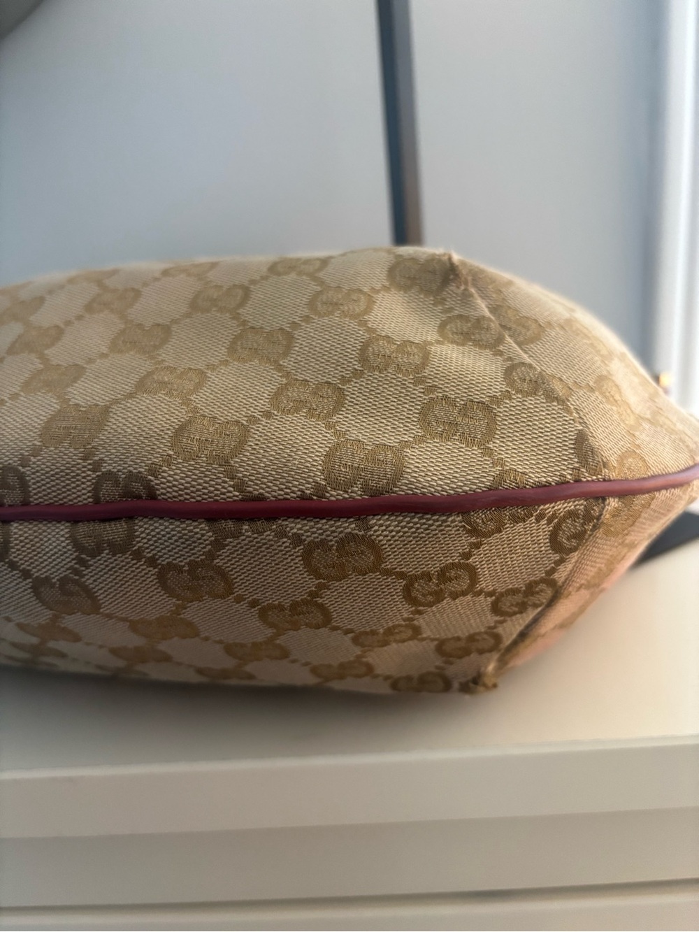 Gucci Beige GG Canvas hobo Shoulder /crossbody Bag with red Trim - Picture 14 of 16
